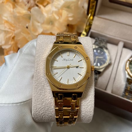 ساعة نسائية اسكاي لاند بتصميم ديور