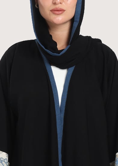 عباية سوداء