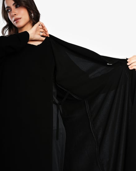 فستان مع عباية