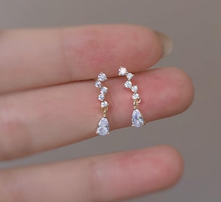 اقراط الندى