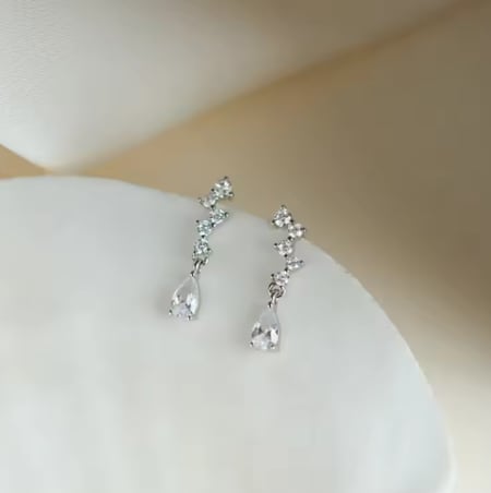 اقراط الندى