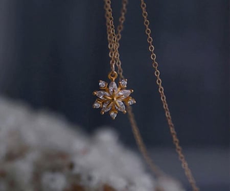 سلسال ندفة الثلج تصميم ألماسي