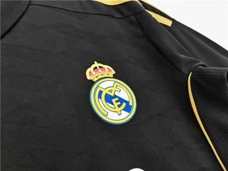 طقم ريال مدريد موسم  2011-2012 اسود