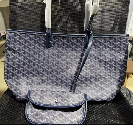‏goyard dark blue ( ازرق غامق )