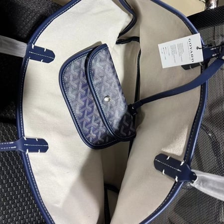 ‏goyard dark blue ( ازرق غامق )