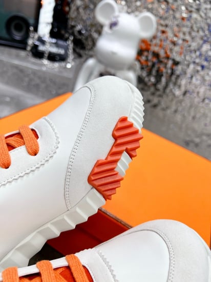 Bouncing sneaker