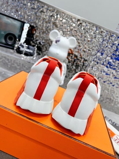 Bouncing sneaker
