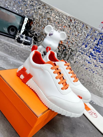 Bouncing sneaker