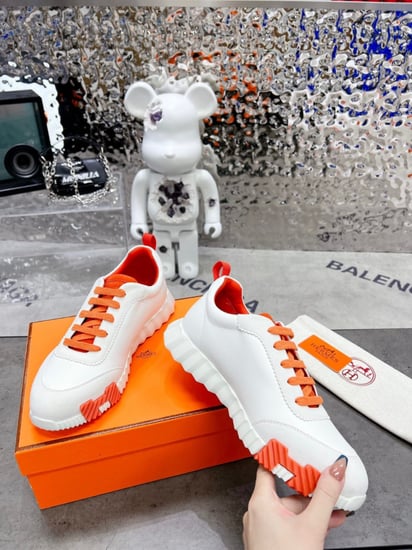 Bouncing sneaker