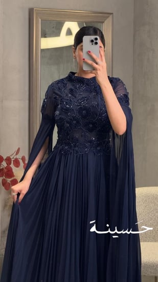 فستان كحلي غامق بلمعة أنيقة