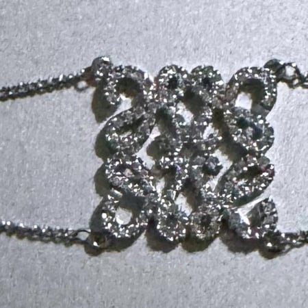 اسوارة لويفي بكريستال