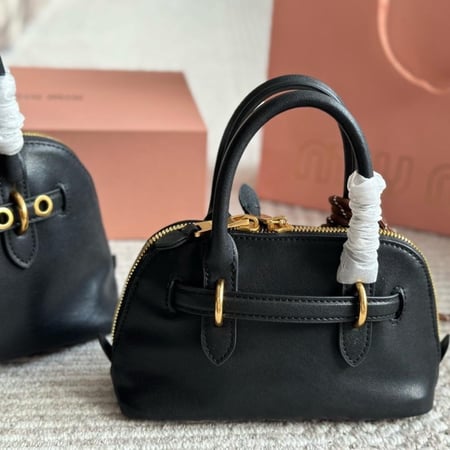 شنطه ميوميو miumiu