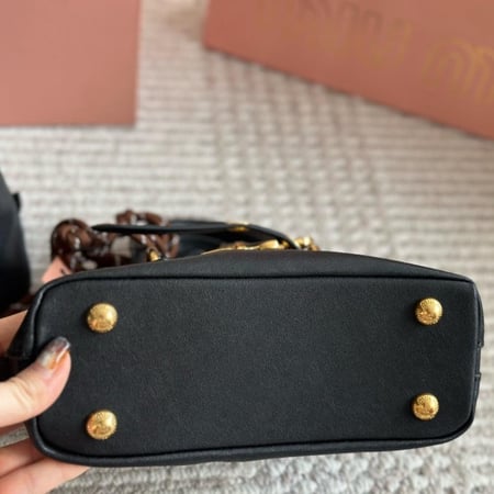 شنطه ميوميو miumiu