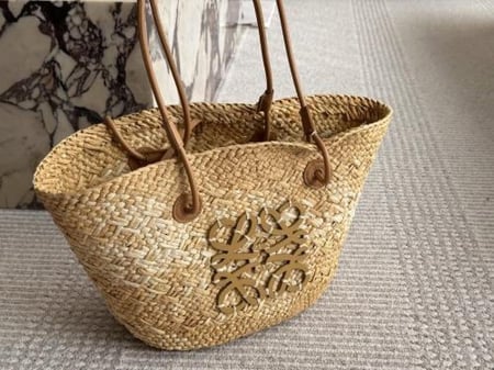 شنط loewe