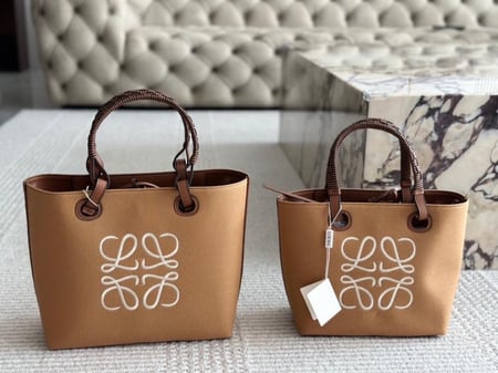 شنطة loewe tote