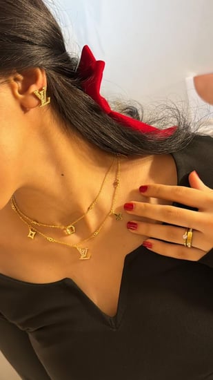 طقم لويس فيتون سلسلة وحلق أنيق ومميز