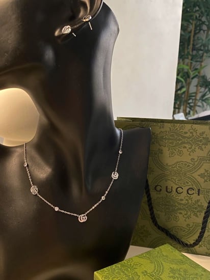 طقم فضي لون ثابت .مع الملحقات