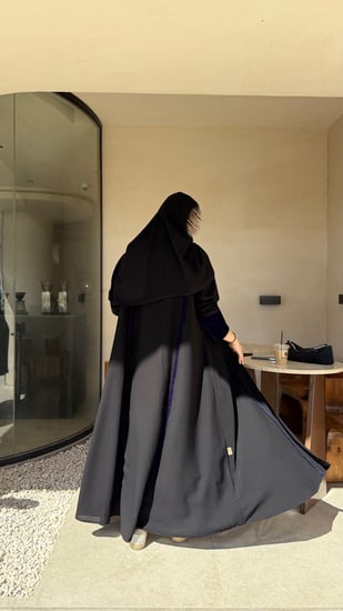 عباية نص كلوش مخمل كحلي