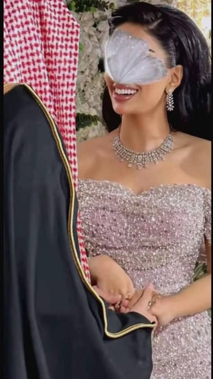 فستان سهرة طويل لحمي من التفته مع تطريز لولو وترتر
