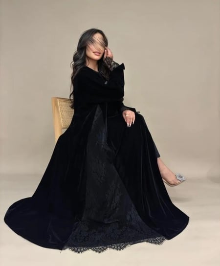 عباية مخمل كوري+دانتيل فرنسي