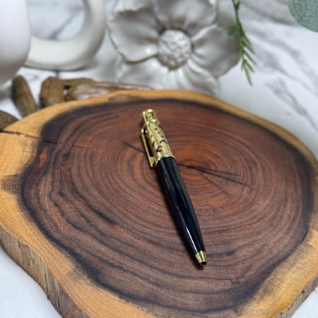 قلم الفهد الذهبي