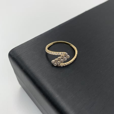 خاتم مميز ايطالي تصميم الماس عيار 18 الوزن 1.05