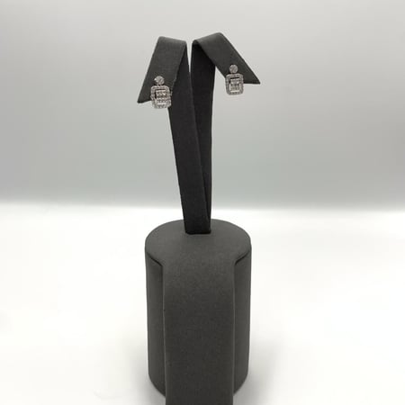 طقم مميز تصميم الماس عيار 18 الوزن 8.74