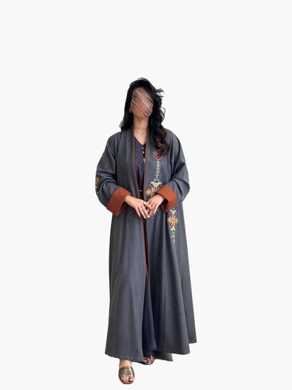 عبايه كلوش بتطريز تراثي - رمادي فاتح