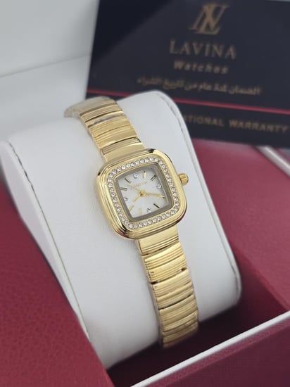 ساعة نسائية  باللون الذهبي