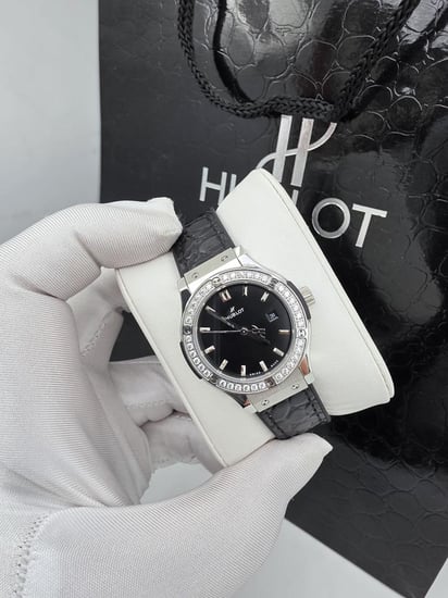 هوبلت نسائية باللون الاسود