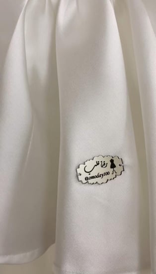 فستان انيق و فخم  ابيض مطرز مع وشاح تطريز