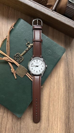 كاسيو انالوج جلد ميناء ابيض