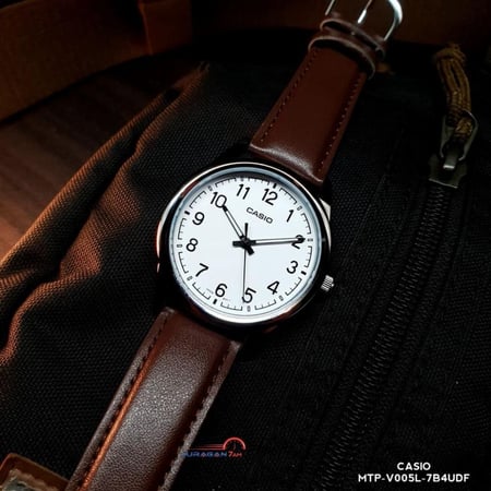 كاسيو انالوج جلد ميناء ابيض