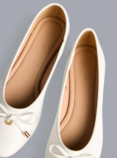 حذاء فلات باليرينا مع فيونكة من مجموعة ماكس