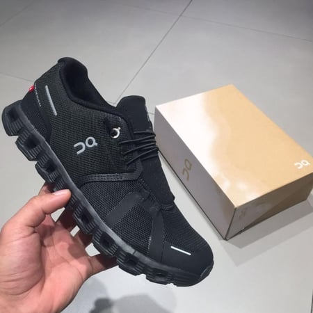 On RUNNING (Black)