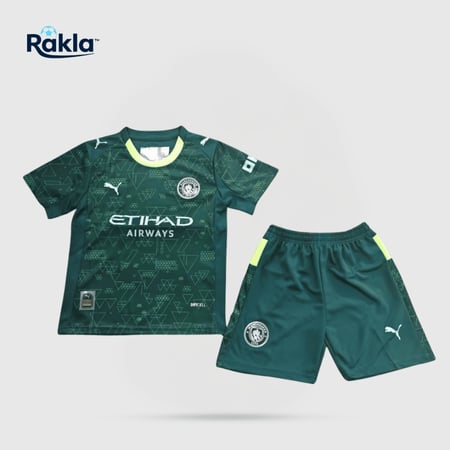 طقم مانشستر سيتي الرابع اعمار صغيرة