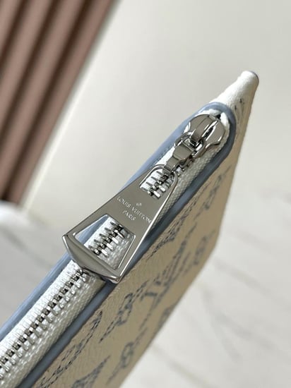 لوي فيتون مقاس 20 cm