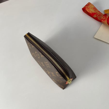 لوي فيتون مقاس 19 cm