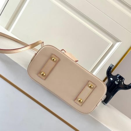 لوي فيتون مقاس 23.5 cm