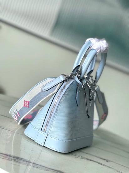 لوي فيتون مقاس 23.5 cm