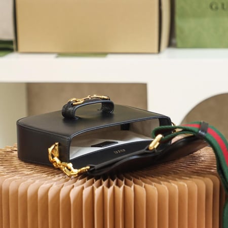 قوتشي مقاس 20.5 cm