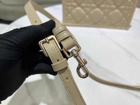 ديور مقاس 26.5 cm