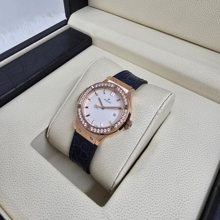 ساعة هوبلت النسائية