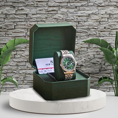 ساعة نيو لاتينا شعار المملكة رجالي ( فصوص )