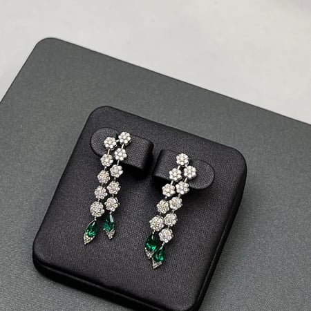 اقراط الماس، ذهب عيار 18