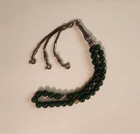 سبحة حجر يشم طبيعي عشبي غامق