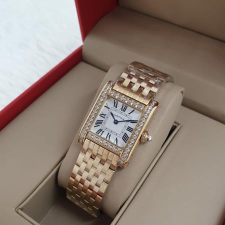 ساعة كارتير نسائية