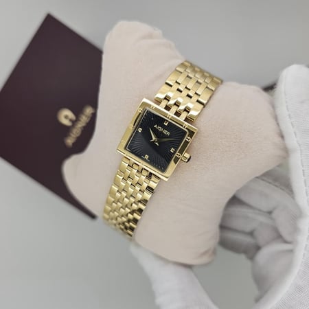 ساعة أقنر نسائي