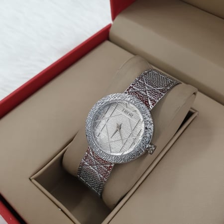 ساعة ديور نسائي