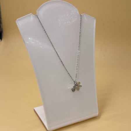 سلسال شكل وردة